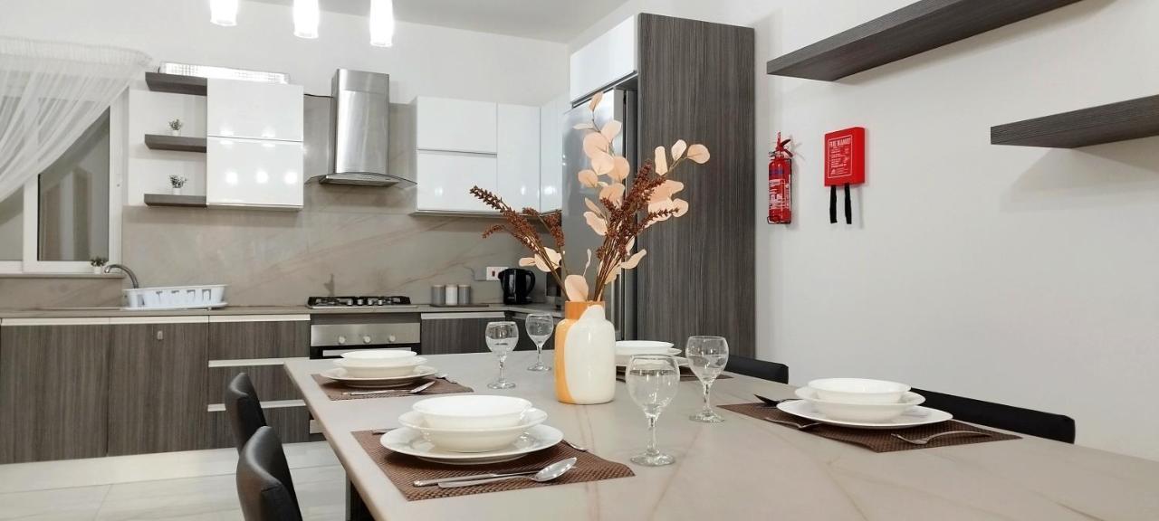 Large And Modern Apartment In The Centre Of Malta Моста Екстер'єр фото