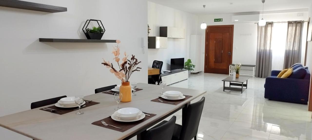 Large And Modern Apartment In The Centre Of Malta Моста Екстер'єр фото